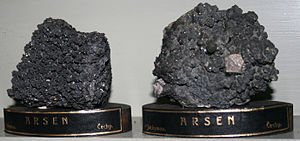 Minerale arseen in 'n museum.